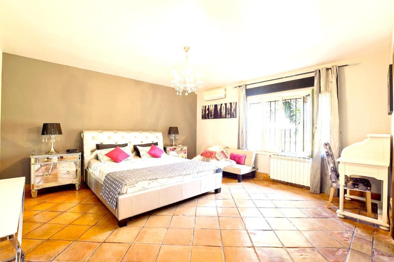 Villa 6 Bedrooms With Private Pool And Enclosed Garden At 1 Km Away From The