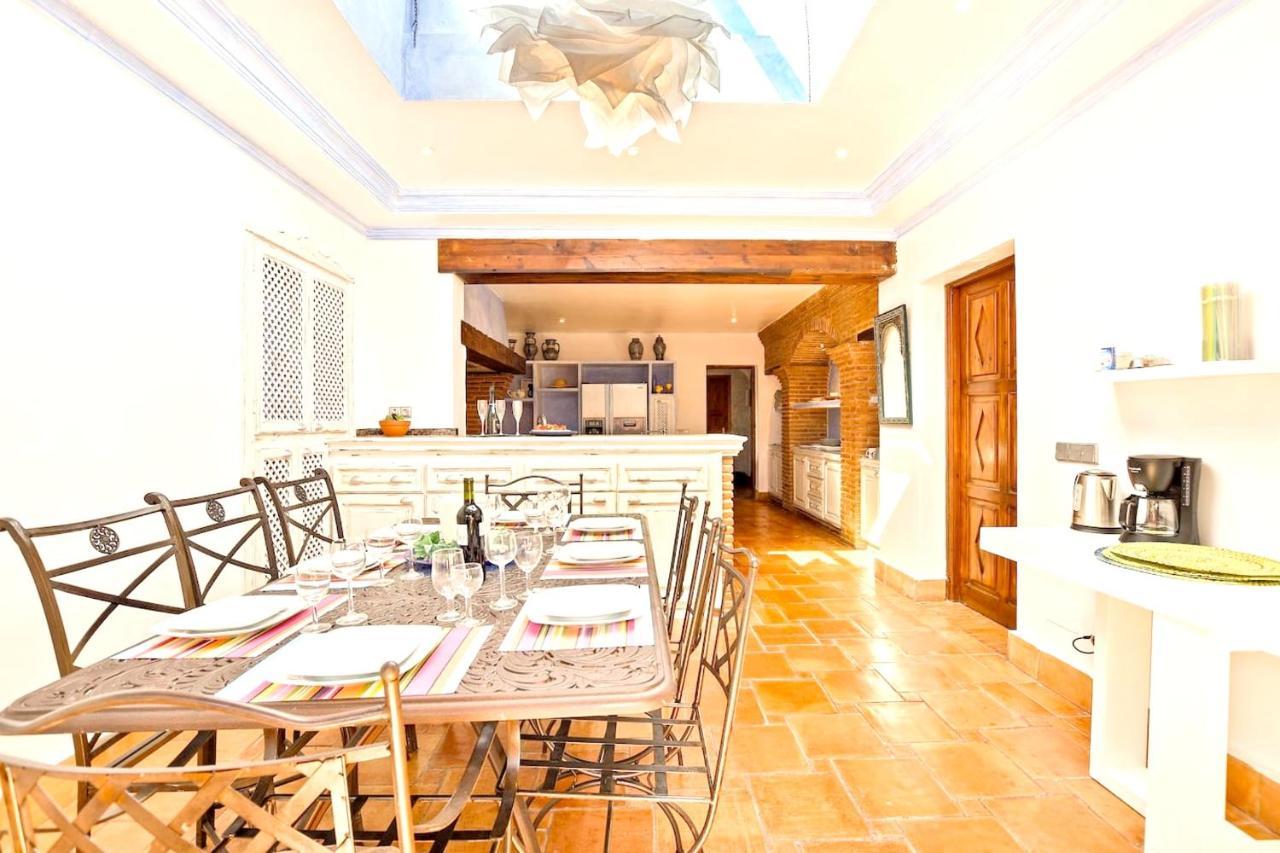 Villa 6 Bedrooms With Private Pool And Enclosed Garden At 1 Km Away From The