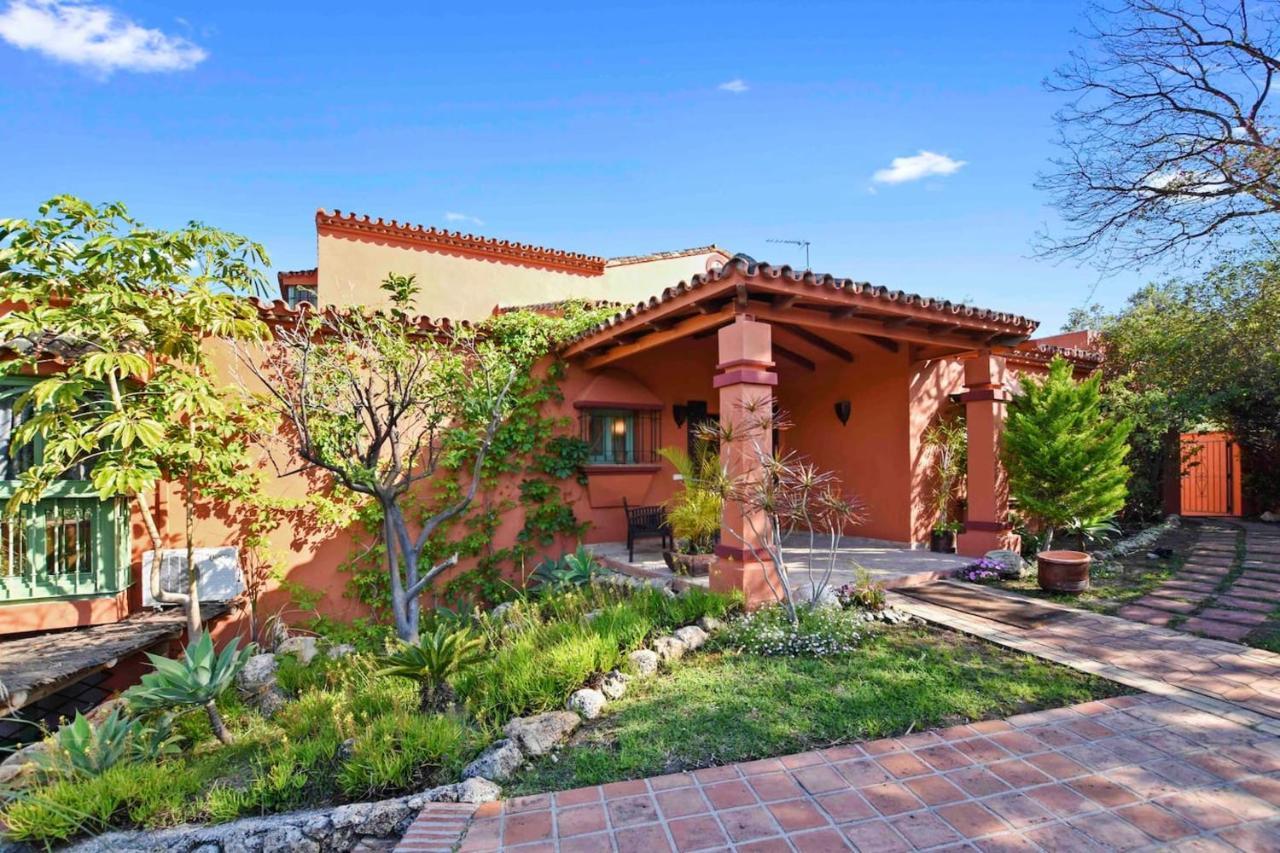 6 Bedrooms With Private Pool And Enclosed Garden At 1 Km Away From The Marbella