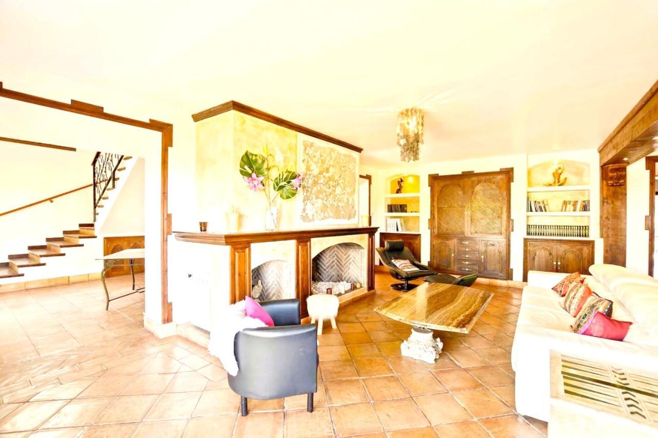 Villa 6 Bedrooms With Private Pool And Enclosed Garden At 1 Km Away From The *