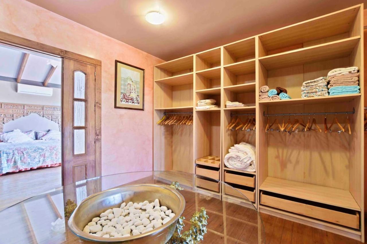 Villa 6 Bedrooms With Private Pool And Enclosed Garden At 1 Km Away From The
